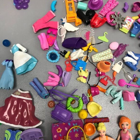 10 Polly Pocket Dolls‎ w/ a ton of cloths, accessories and furniture - Picture 5 of 10